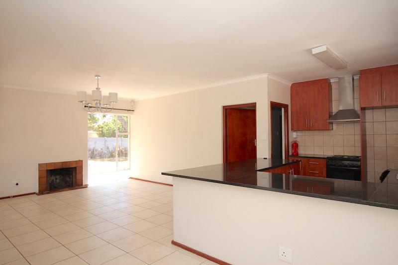 To Let 3 Bedroom Property for Rent in Meadowridge Western Cape